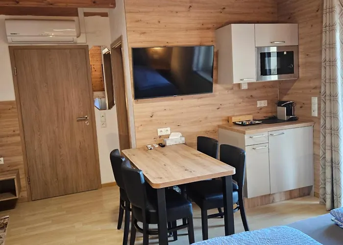 Gaestehaus Rana ベッド・アンド・ブレックファスト 3*